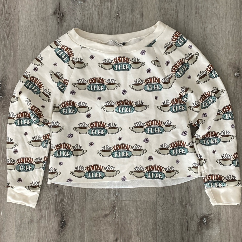 American Eagle Friends Set (includes long sleeve top and shorts)